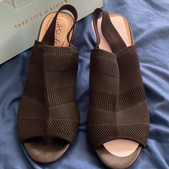 NIB Black high heeled sandals - Picture 4 of 9